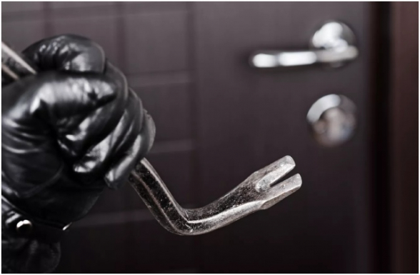 Գյումրիում բնակարանային գողություններ արած տղամարդը կալանավորվել է (տեսանյութ)